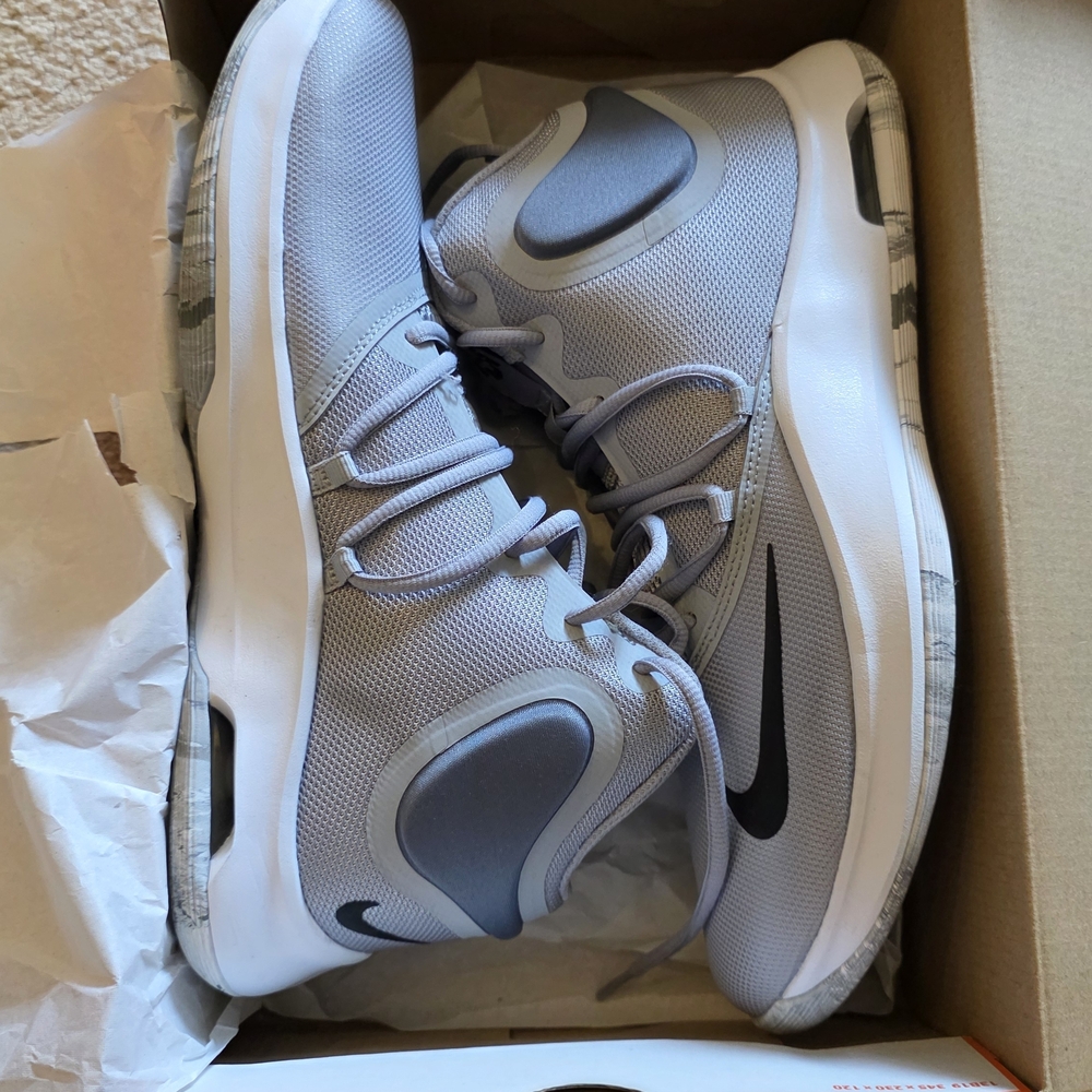 Nike Air Versatile 4 Gray High-Top Sneakers